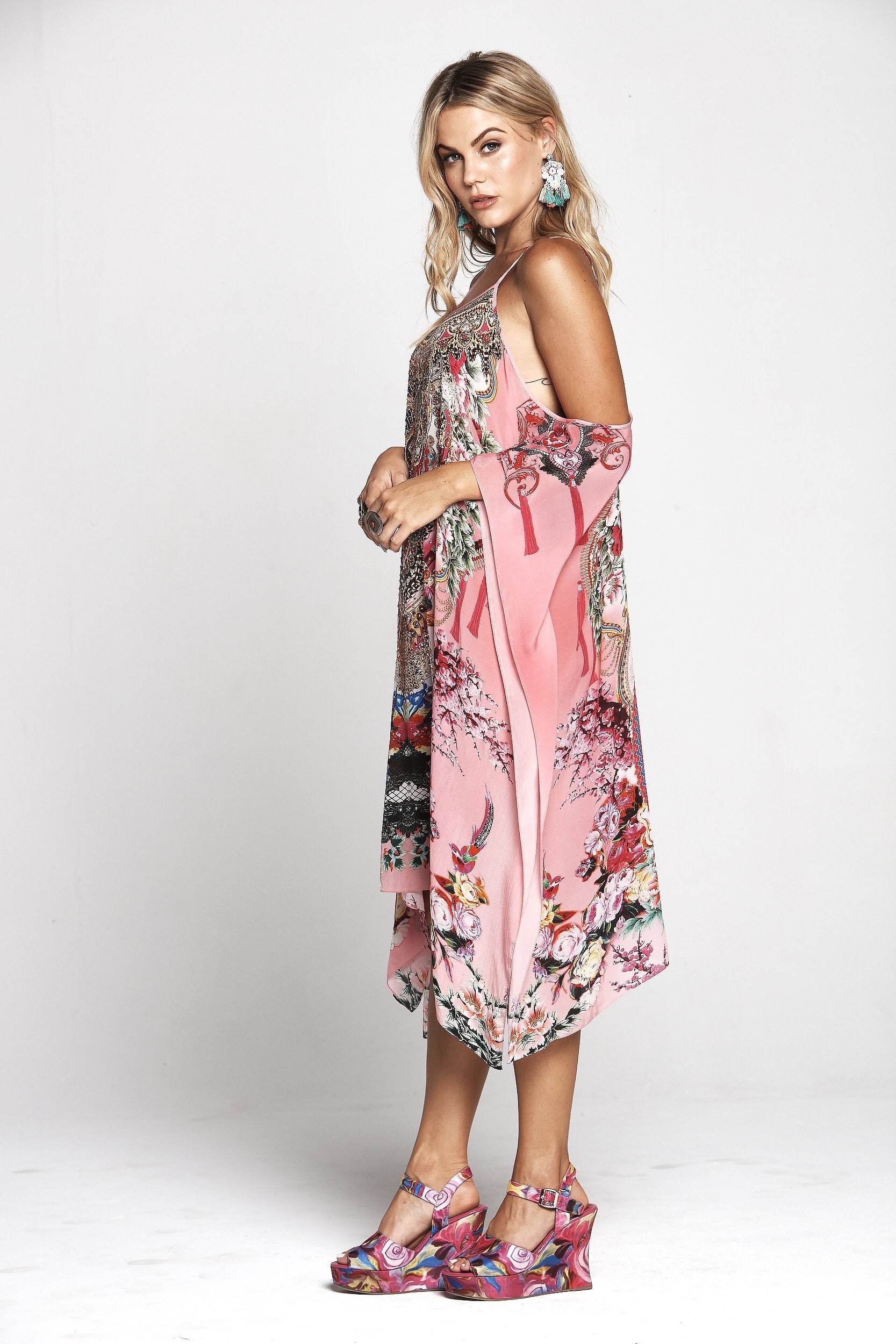 SKY BLUSH COLD-SHOULDER SHORT KAFTAN